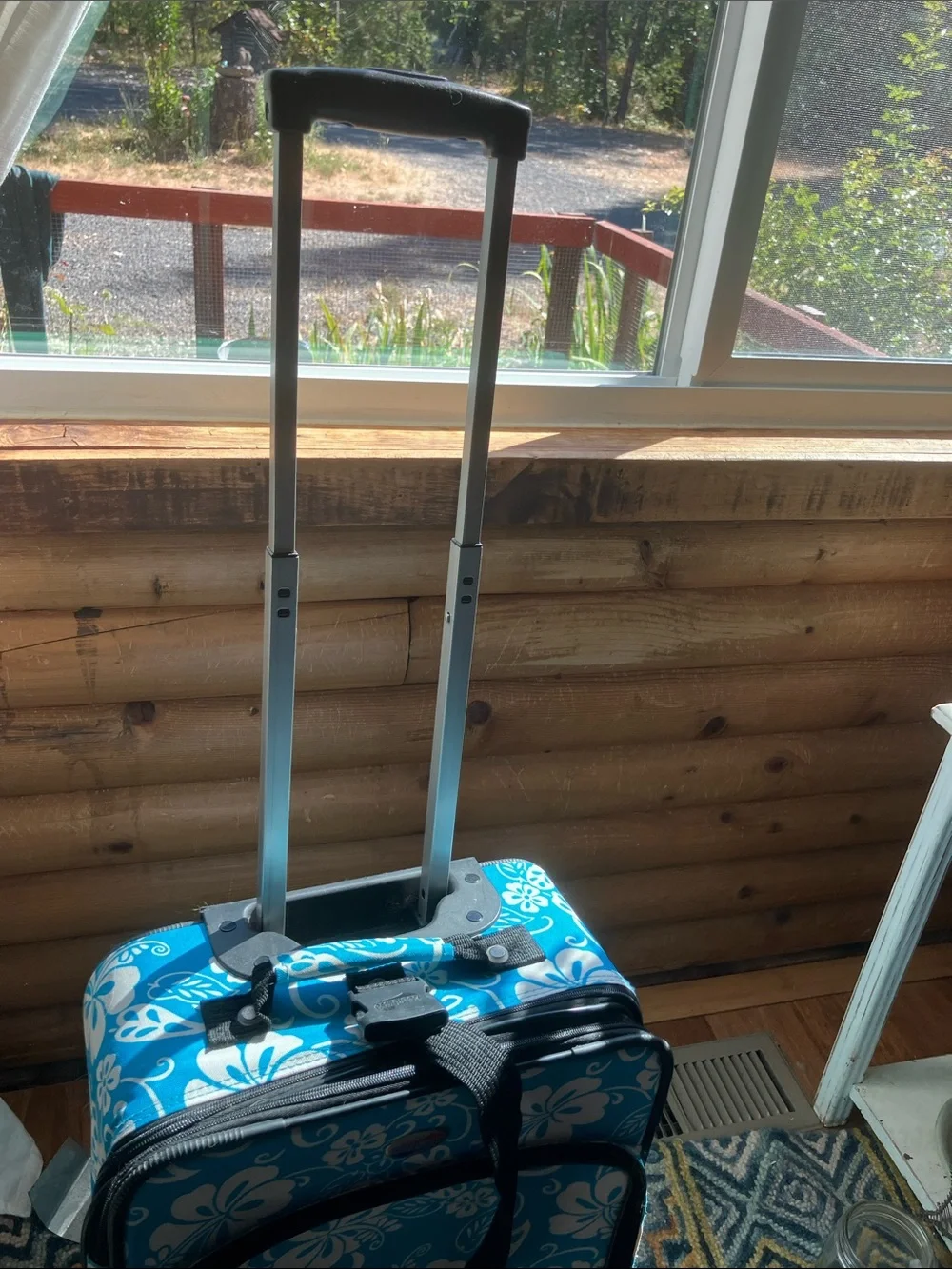 American Tourister front pocket